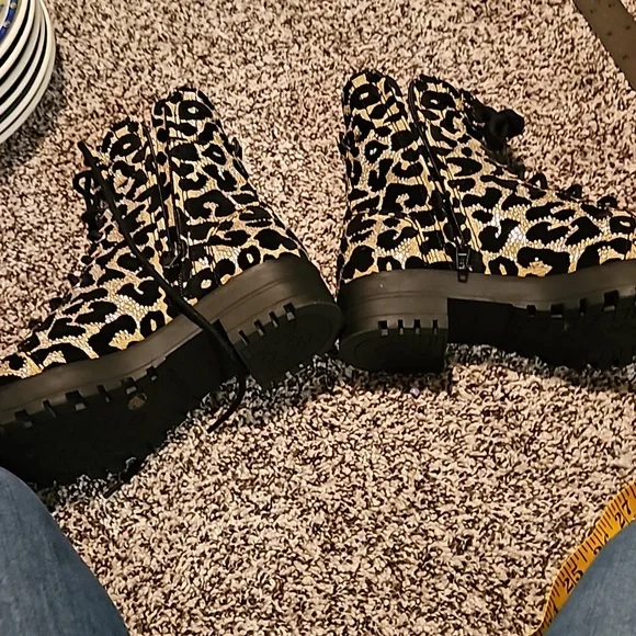 Gianni Bini boots. Size 6. Sparks when you walk - Picture 4 of 5